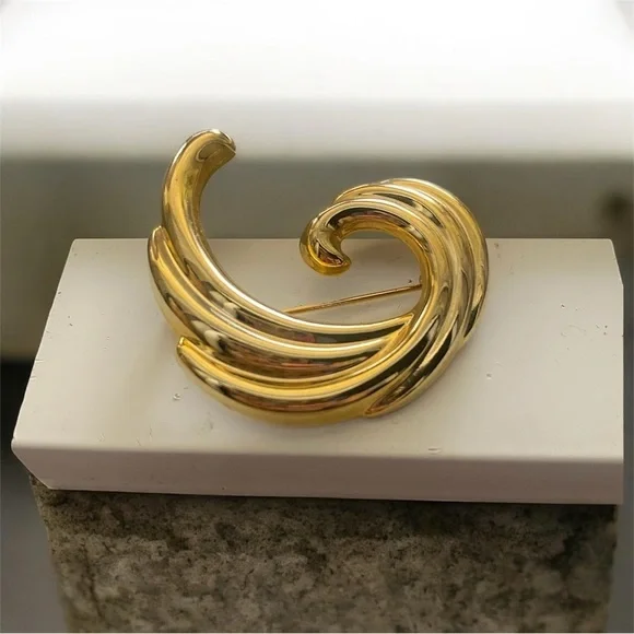 Vintage Gold Tone Swirl Brooch – Sculptural Wave Pin, Classic 80s Statement - Picture 3 of 4